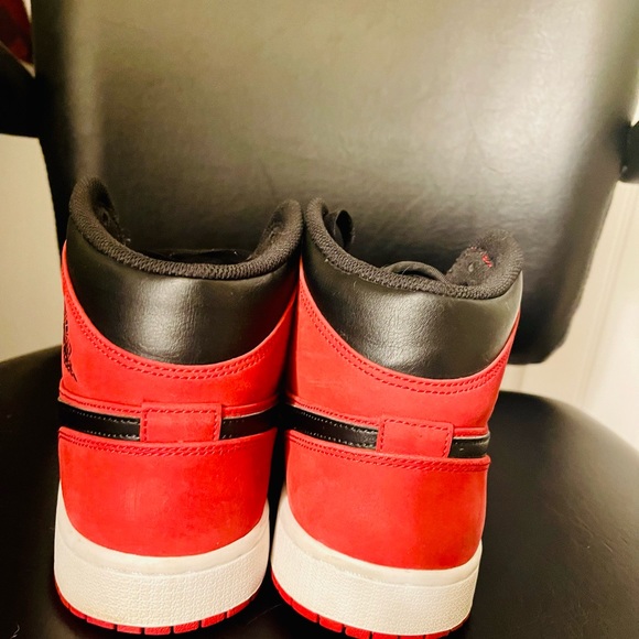 Jordan 1 Mid Gym red Reverse Banned - Picture 2 of 4